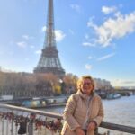 Christiane vor dem Eifelturm