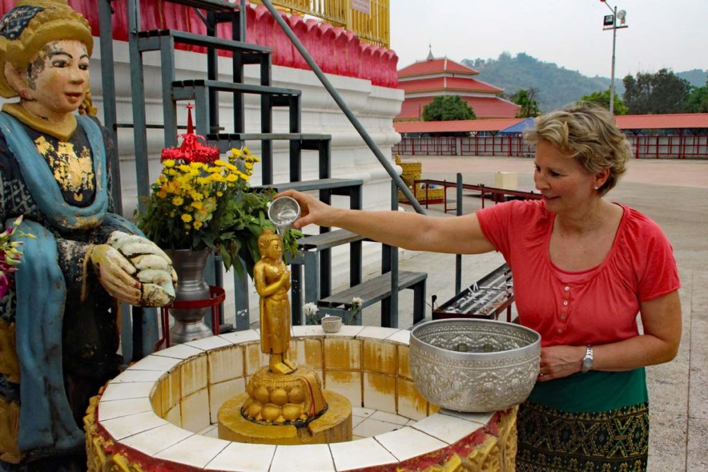 Tempelzeromonie in Myanmar