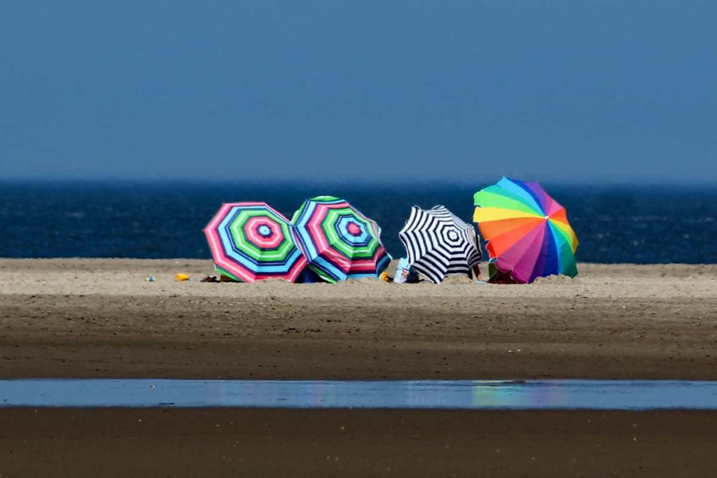 Sonnenschirme am Strand