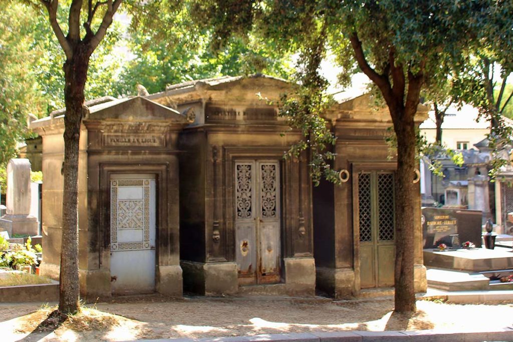 gräber auf dem Friedhof pere Lachaise Paris