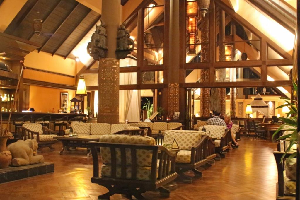 Lobbybar anantara Golden Triangle Elephant Camp