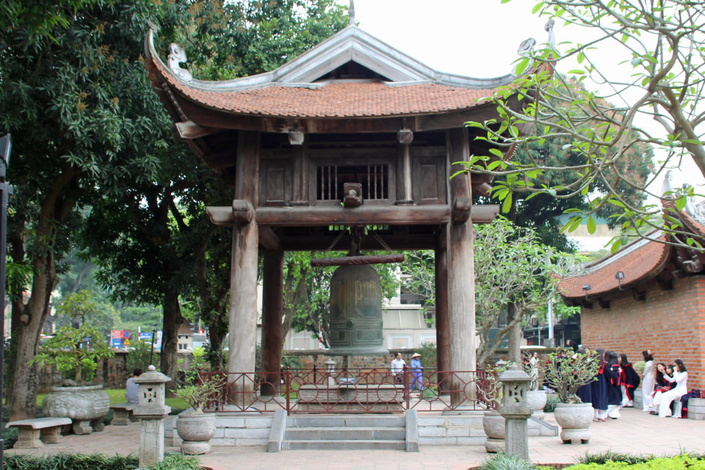 Glockenturm am Literaturtempel in Hanoi