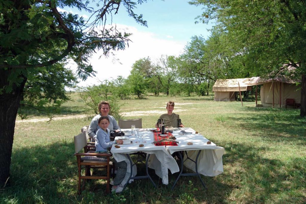 Mittagessen im Olakira Camp
