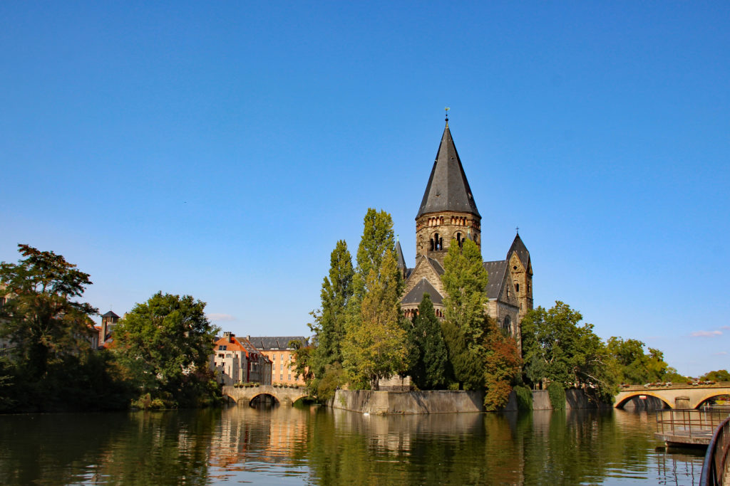 Temple Neuf Blick vom Seilleufer