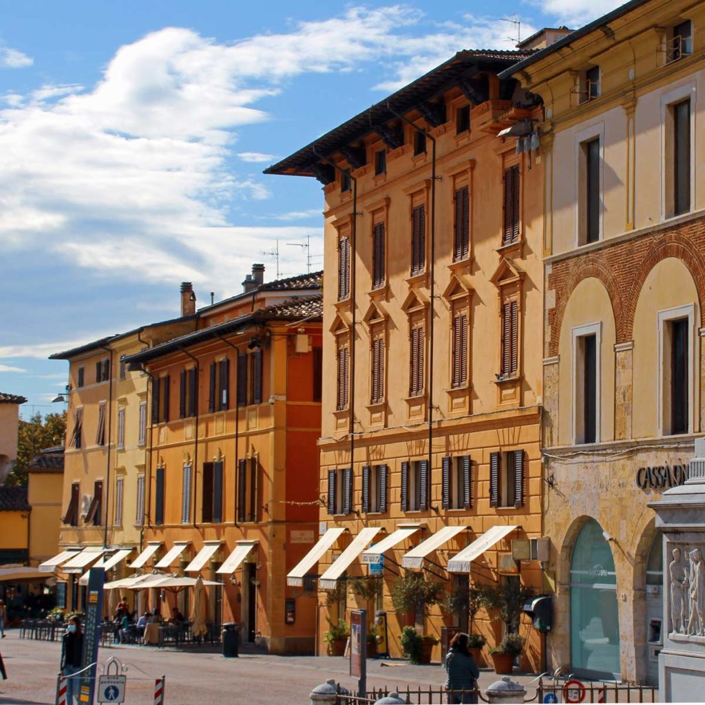 seite des Domplatzes Pietrasanta