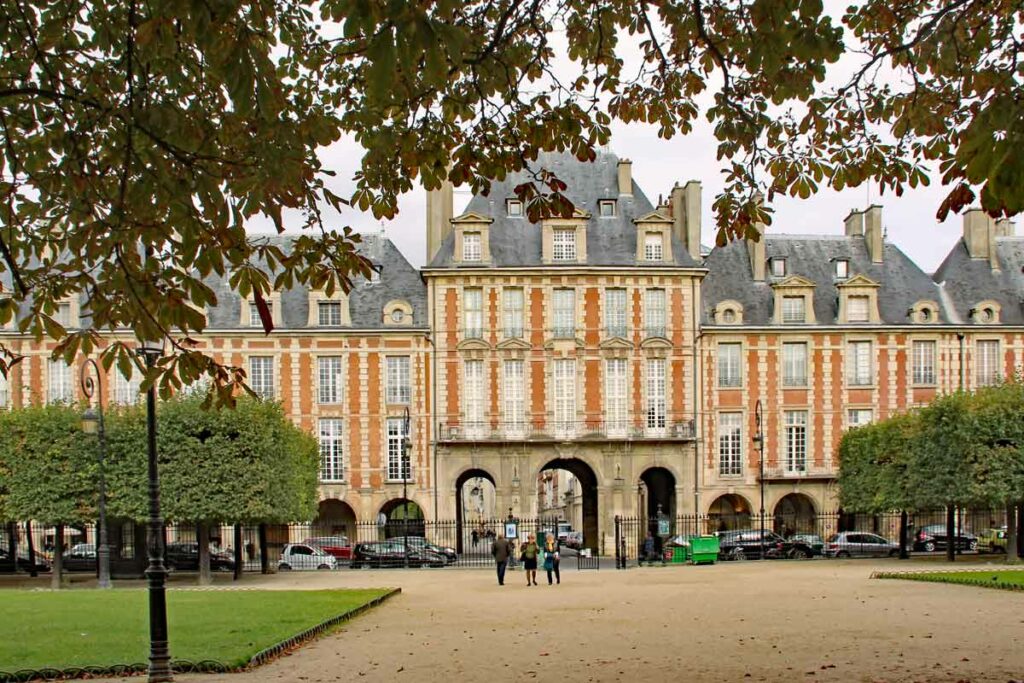 Maison Particulier Place de Voasges Paris
