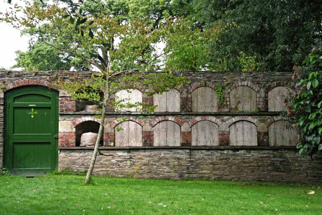 Bienenstöcke Lost Garden Heligan