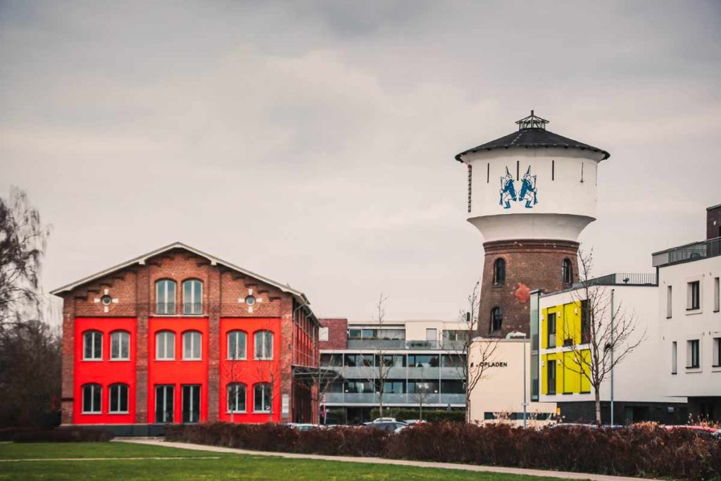 Neue Bahnstadt Wasserturm und Magazin