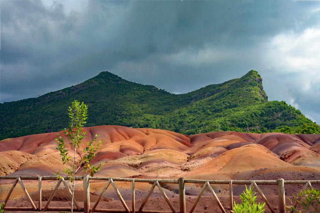 7 farbige Erde Blick auf den berg