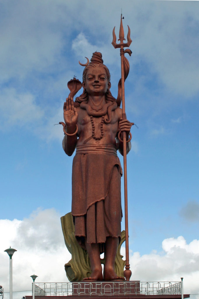grosse Staue von Shiva am Ganga talao