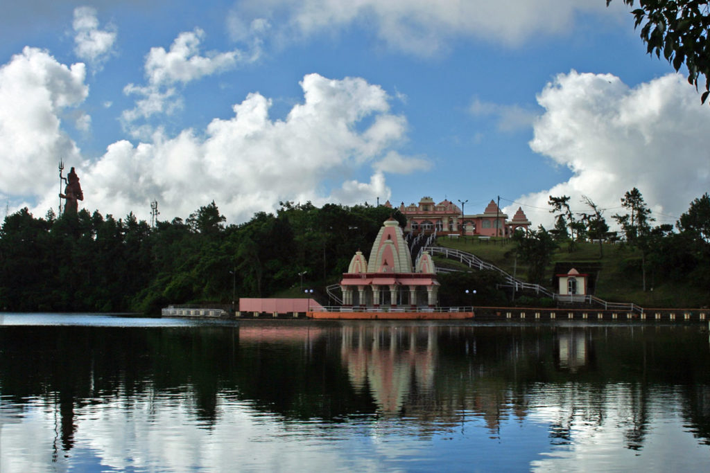 Tempel am See Grand Bassin
