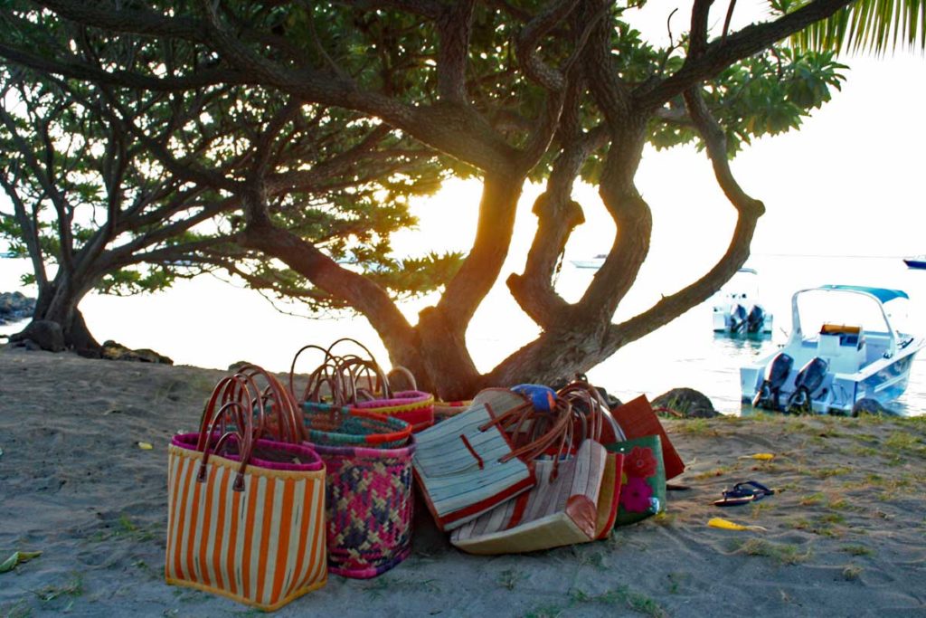 Korbtaschen am Strand