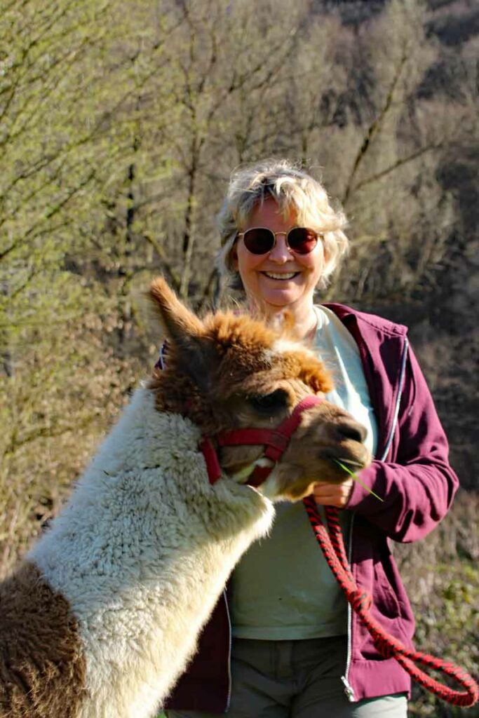 Christiane mit Alpaka Crimson