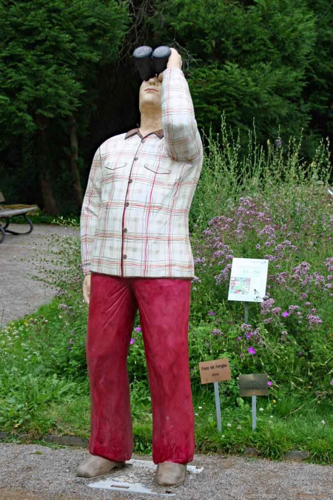 Mann mit fernglas Plastik