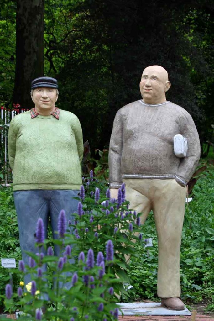 Zwei Herren im Gespräch Plastik