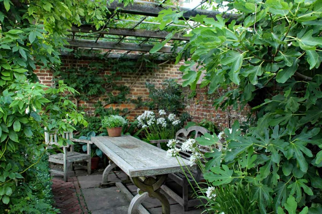Unter der pergola sissinghurst