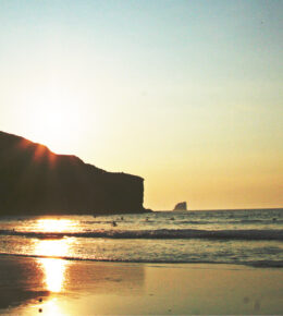 Küste im Sonnenuntergang