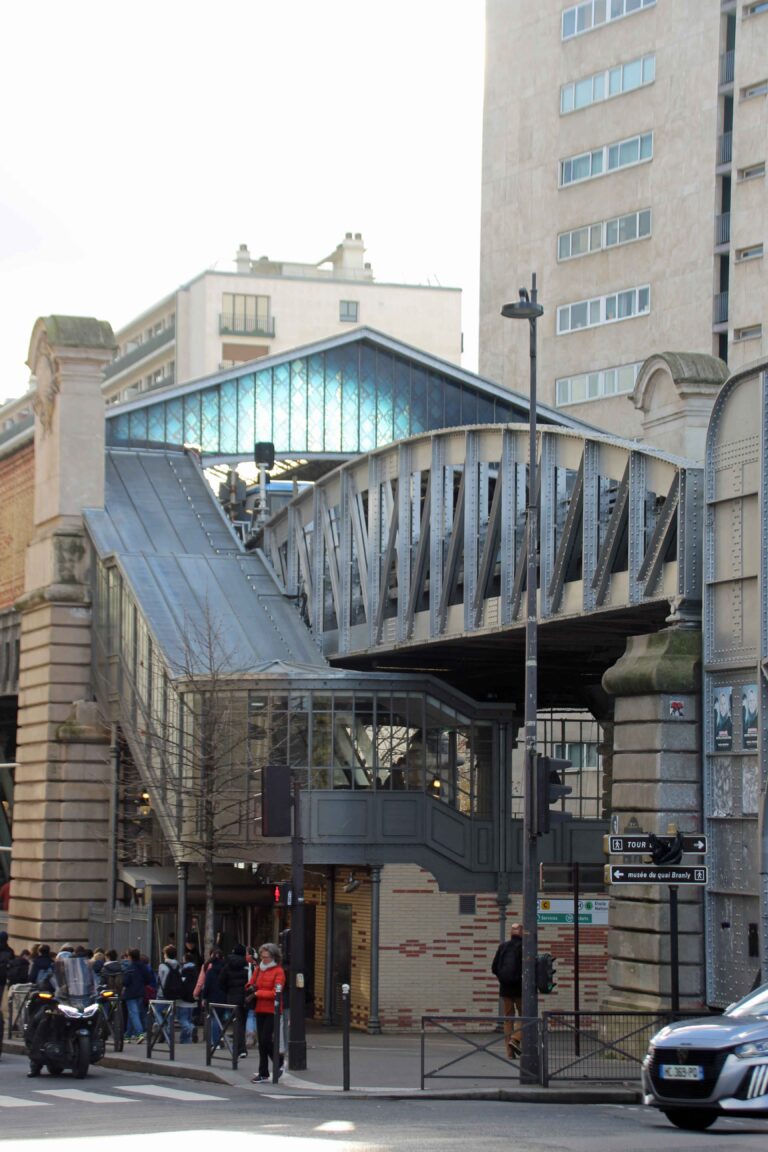 Metrostation Bir Hakim