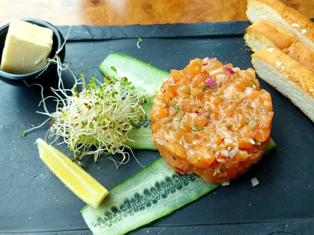 Lachstatar Japanische Essen