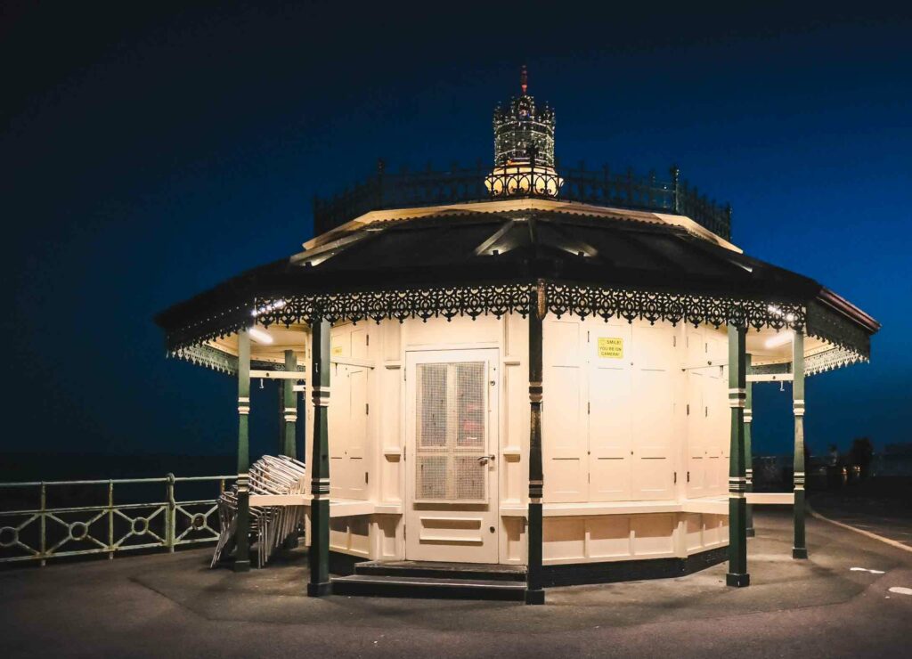 Pavillion bei Nacht