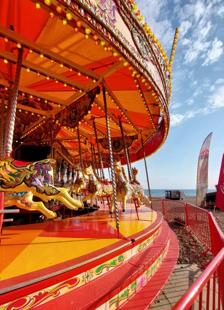 Karussel an der Promenade von Brighton