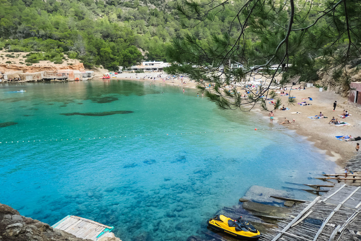 Cala Beniras von oben