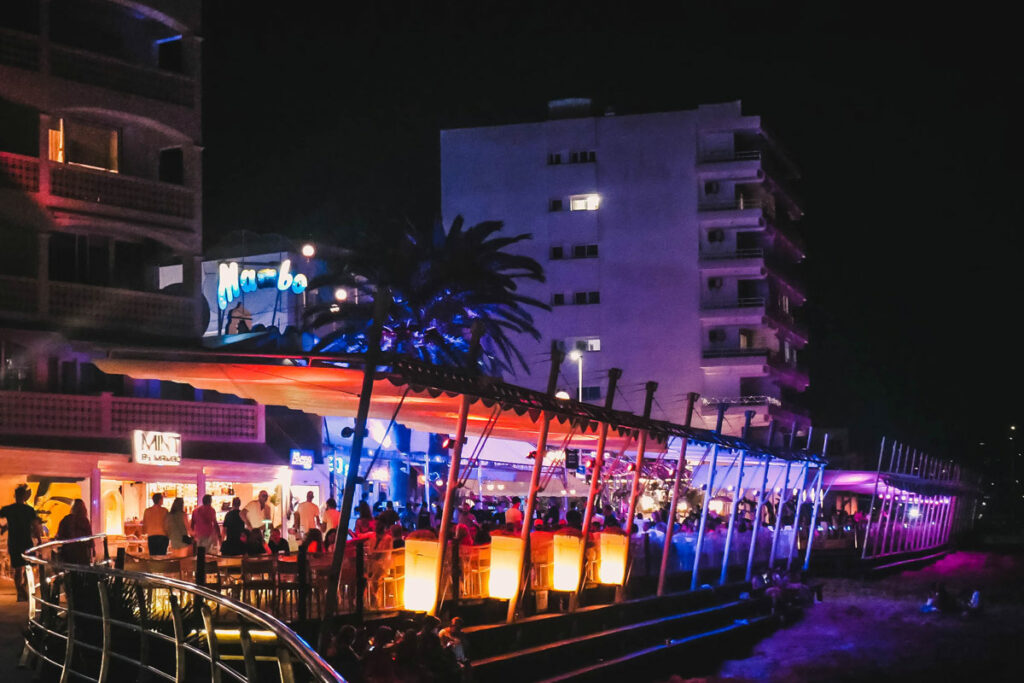 Cafe del Mar am Abend