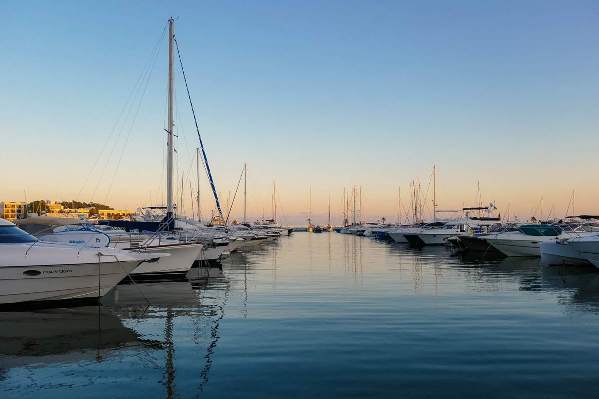 Jachten im Hafen von Santa Eularia