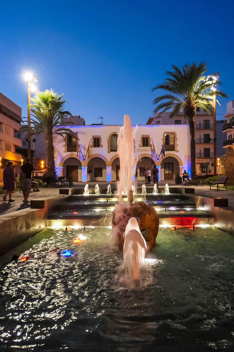 Rahaus santa Eularia am Abend