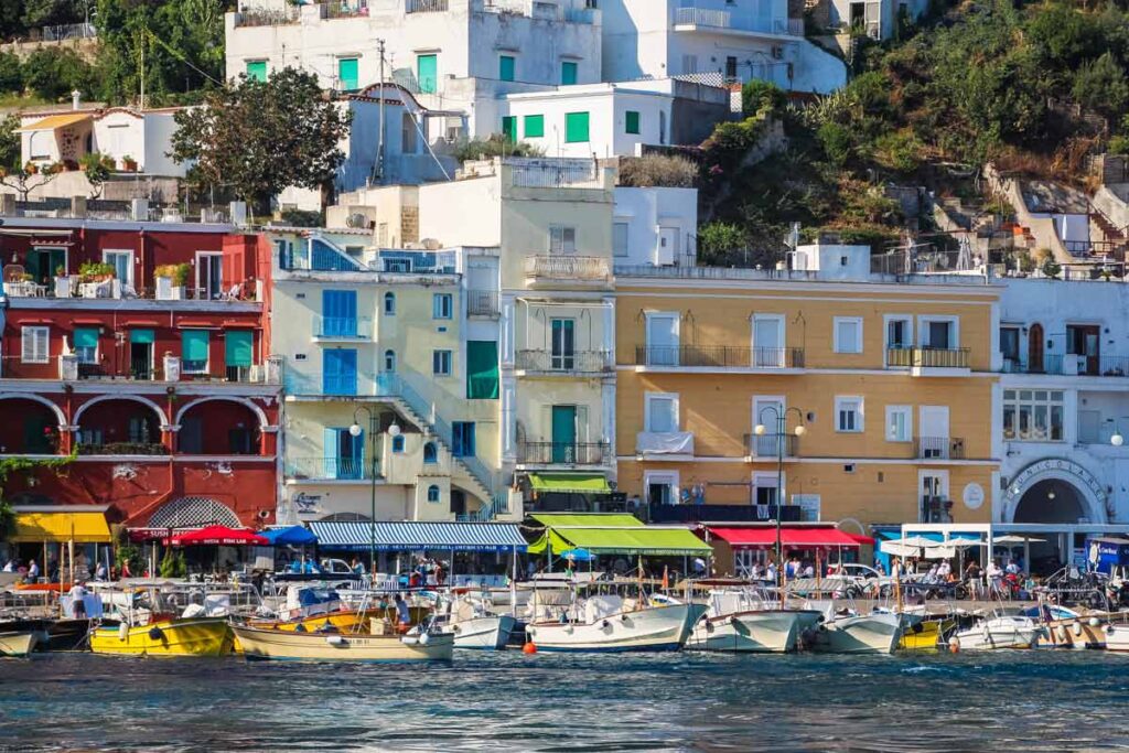 Boote im Hafen von Marina Grande