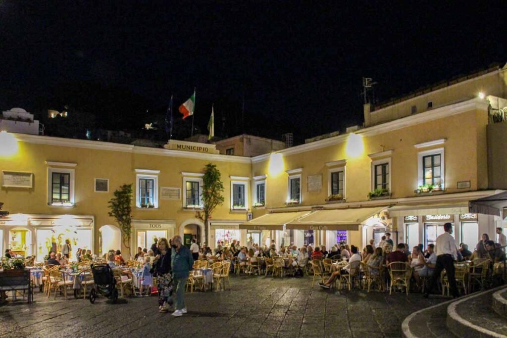 Piazza Umberto bei Nacht
