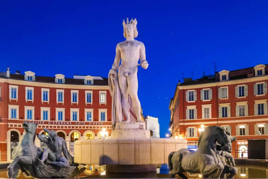 Fontain de Soleil Place Massena